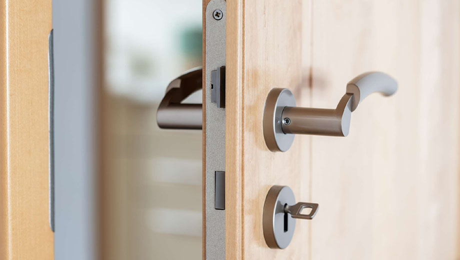 Deadbolt vs Knob Lock difference