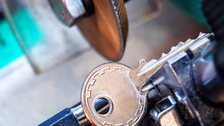How Locksmiths Cut Keys with Precision