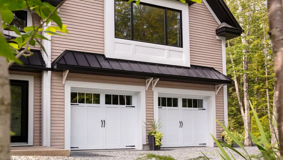 How Locksmiths Help with Garage Door Locks