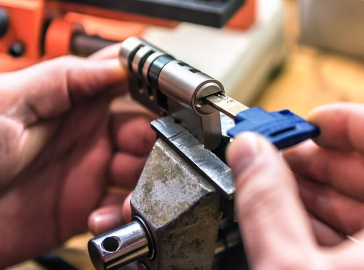 trained experienced locksmith